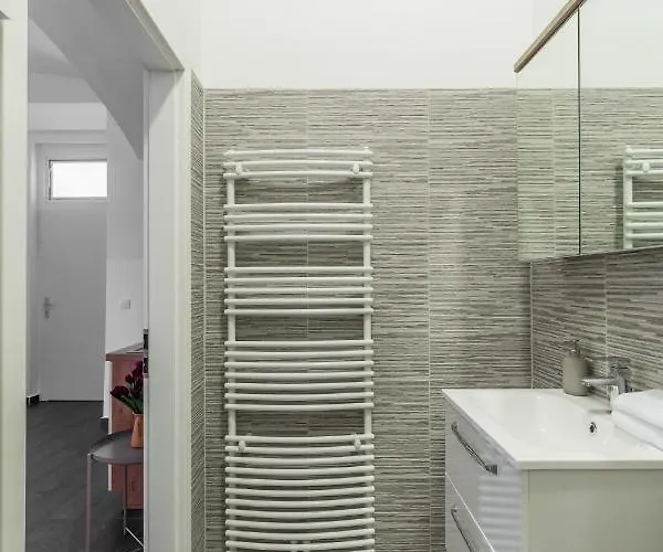 Apartment Free Parking I 458 Mbitwifi I Kingsize Bed *